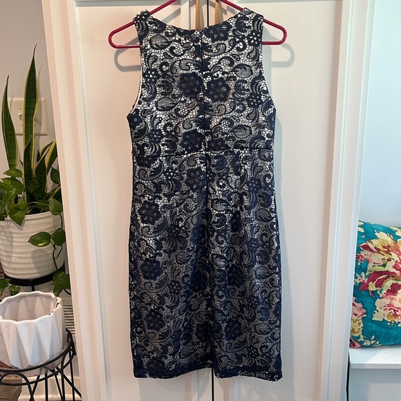 Like new Cachet Lace Cocktail Dress 8 - Picture 3 of 4